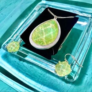 NEW OPALESCENT NECKLACE & EARRING SET